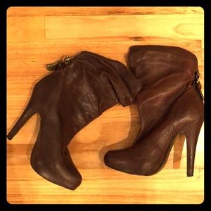 Great condition, genuine leather, brown boots